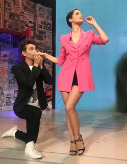 Andrea Delogu feet photo thumbnail