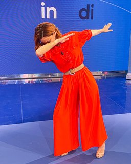 Andrea Delogu feet photo thumbnail