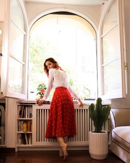 Andrea Delogu feet photo thumbnail