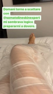 Andrea Delogu feet photo thumbnail