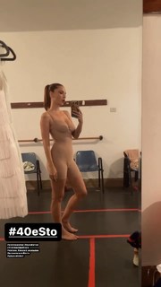 Andrea Delogu feet photo thumbnail