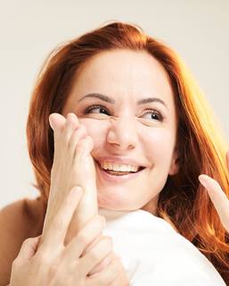 Andrea Delogu feet photo thumbnail