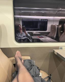 Andrea Delogu feet photo thumbnail