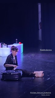 Andrea Delogu feet photo thumbnail