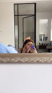 Andrea Delogu feet photo thumbnail