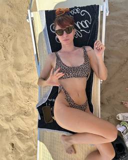 Andrea Delogu feet photo thumbnail