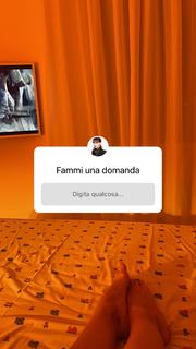 Andrea Delogu feet photo thumbnail