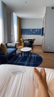 Andrea Delogu feet photo thumbnail