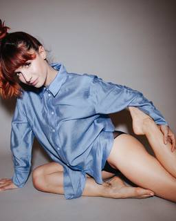 Andrea Delogu feet photo thumbnail