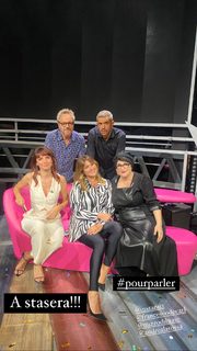 Andrea Delogu feet photo thumbnail