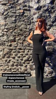 Andrea Delogu feet photo thumbnail