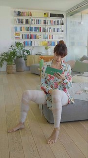 Andrea Delogu feet photo thumbnail