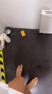 Andrea Delogu feet photo thumbnail