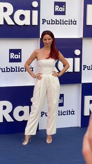 Andrea Delogu feet photo thumbnail