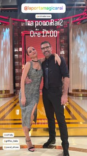 Andrea Delogu feet photo thumbnail