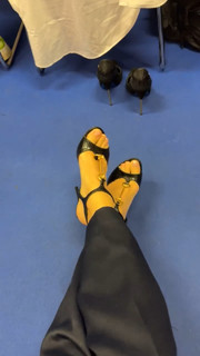 Andrea Delogu feet photo thumbnail