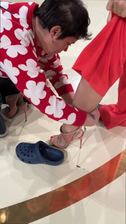 Andrea Delogu feet photo thumbnail