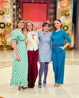 Andrea Delogu feet photo thumbnail