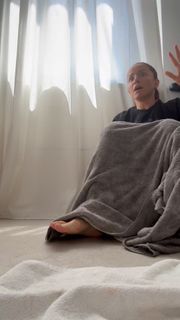 Andrea Delogu feet photo thumbnail