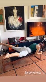 Andrea Delogu feet photo thumbnail