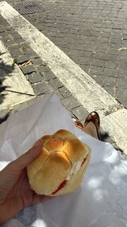 Andrea Delogu feet photo thumbnail