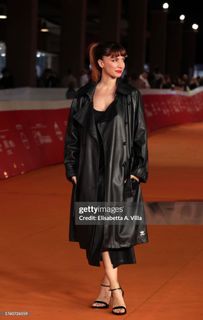 Andrea Delogu feet photo thumbnail