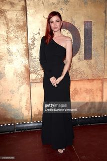 Andrea Delogu feet photo thumbnail