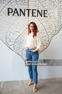 Andrea Delogu feet photo thumbnail