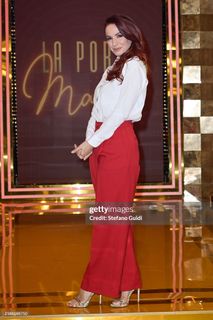 Andrea Delogu feet photo thumbnail