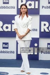 Andrea Delogu feet photo thumbnail