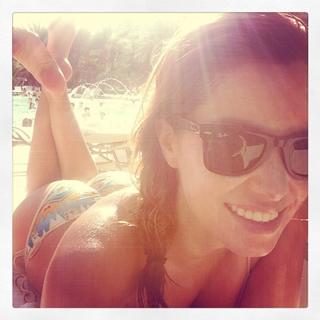 Andrea Escalona feet photo thumbnail