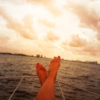 Andrea Escalona feet photo thumbnail