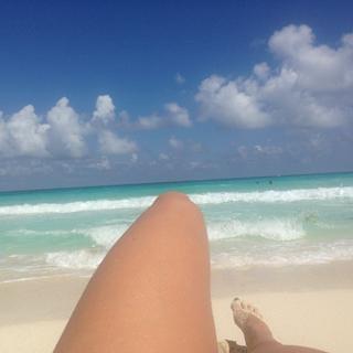 Andrea Escalona feet photo thumbnail