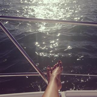 Andrea Escalona feet photo thumbnail