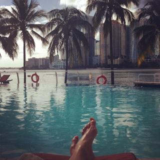 Andrea Escalona feet photo thumbnail