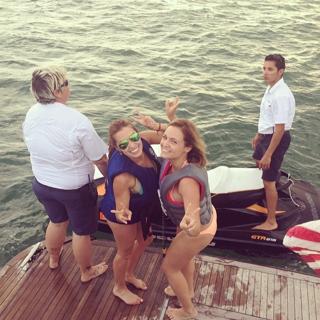 Andrea Escalona feet photo thumbnail