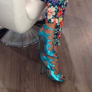 Andrea Escalona feet photo thumbnail