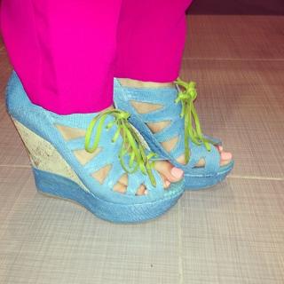 Andrea Escalona feet photo thumbnail