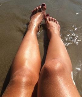 Andrea Escalona feet photo thumbnail