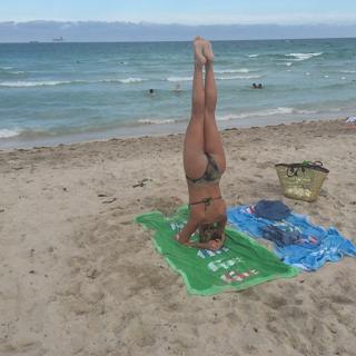 Andrea Escalona feet photo thumbnail