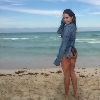 Andrea Escalona feet photo thumbnail