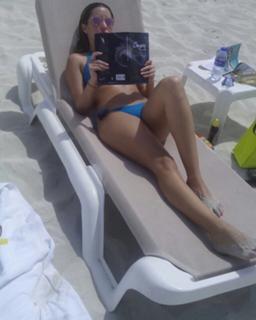 Andrea Escalona feet photo thumbnail