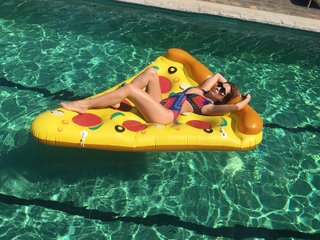 Andrea Escalona feet photo thumbnail