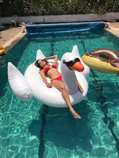 Andrea Escalona feet photo thumbnail