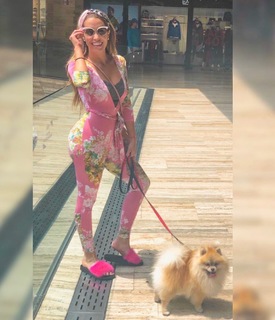 Andrea Escalona feet photo thumbnail