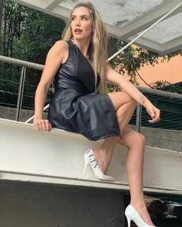 Andrea Escalona feet photo thumbnail