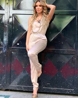 Andrea Escalona feet photo thumbnail