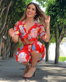 Andrea Escalona feet photo thumbnail