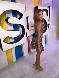 Andrea Escalona feet photo thumbnail