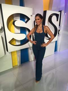 Andrea Escalona feet photo thumbnail